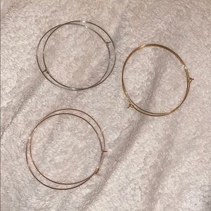 3pairs of hooped earrings